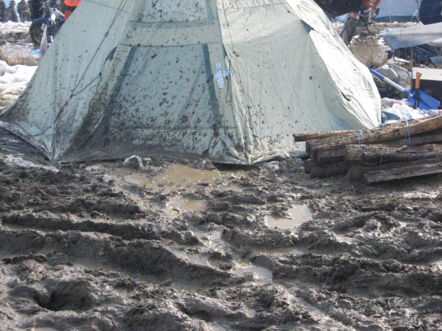 BILD: ...weicher Naturteig am Zelt